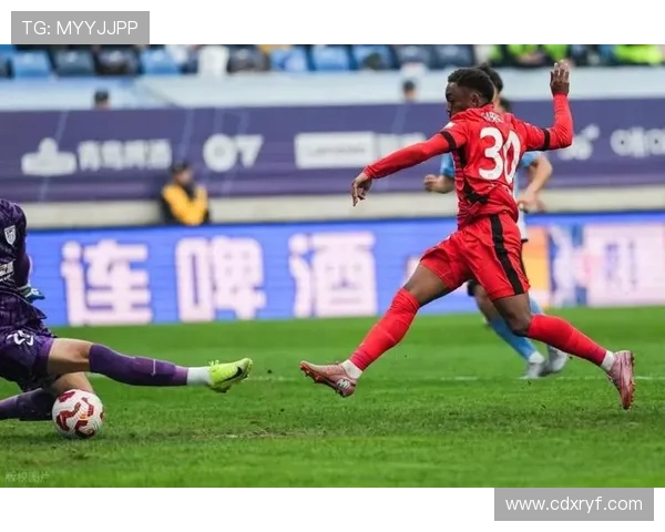 重庆与上港激战正酣比分揭晓引发球迷热议与期待